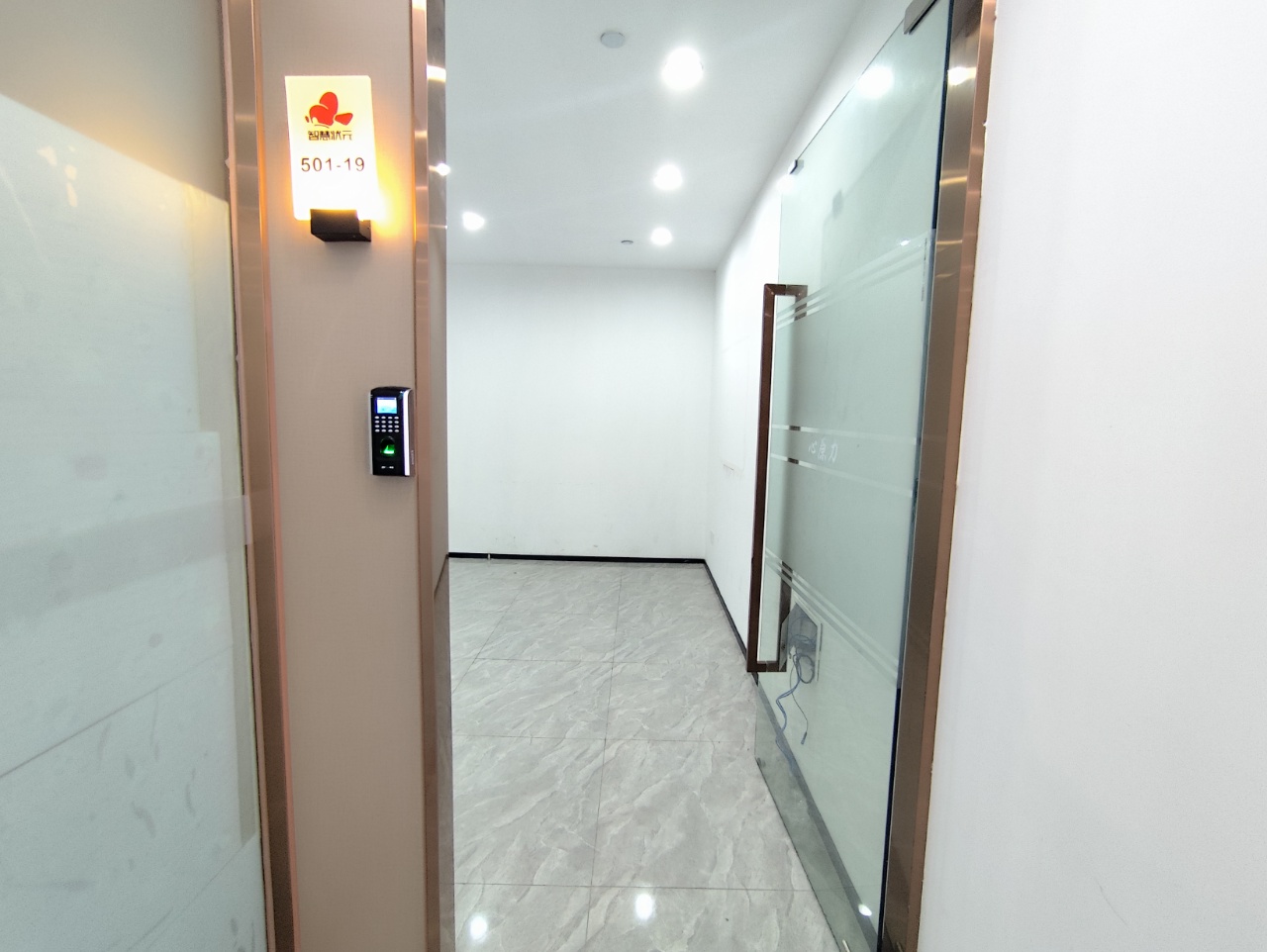 软件园三期B区 B02栋501-19单元 直播间 朝东