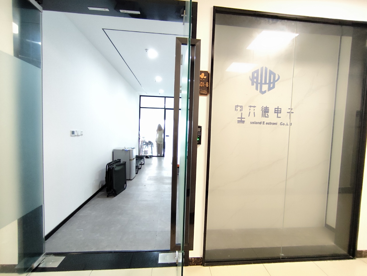 软件园三期C区 C10栋1401-6单元 80平 1隔间 朝西