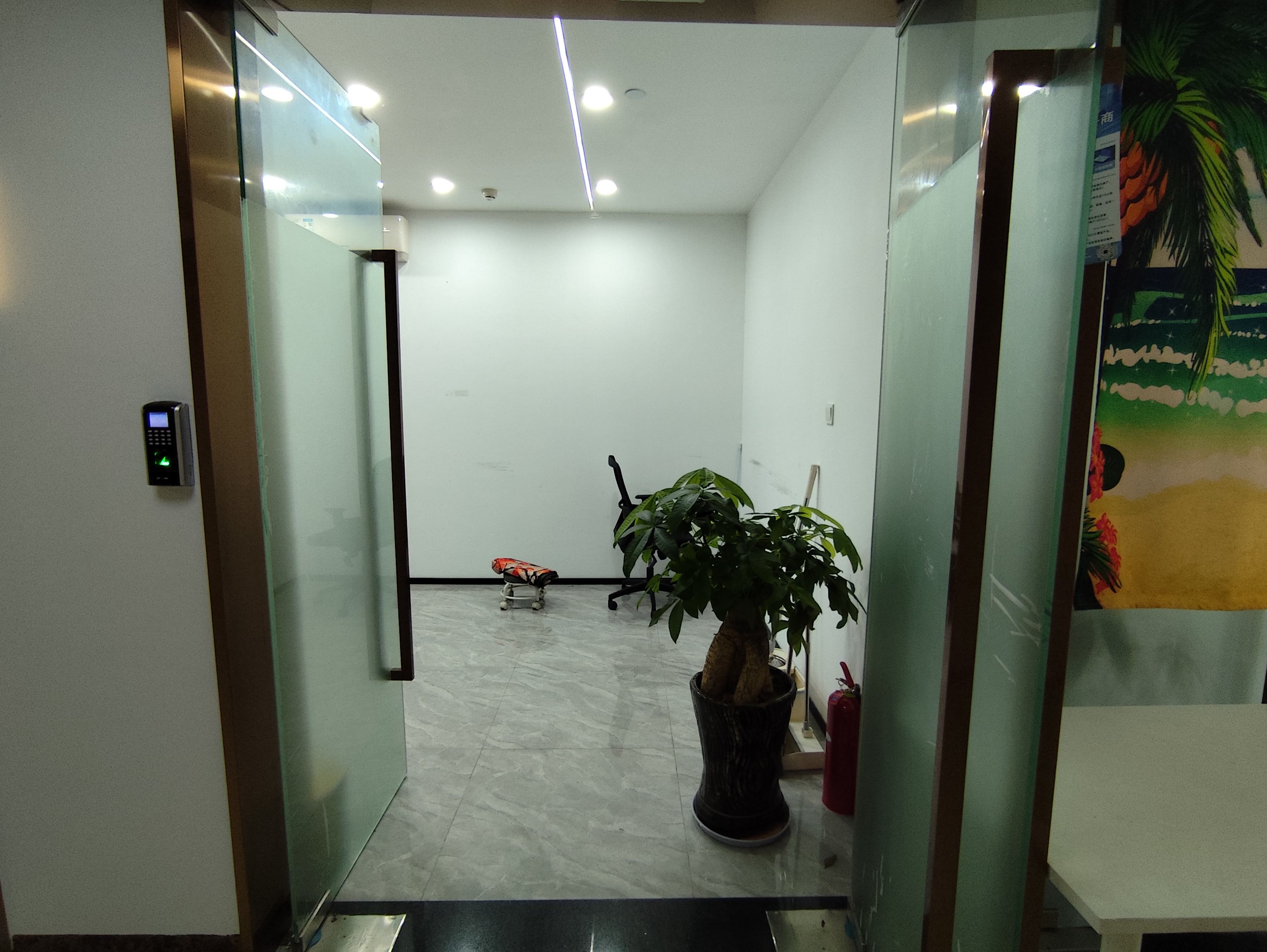 软件园三期B区 B02栋501-12单元 直播间 朝东