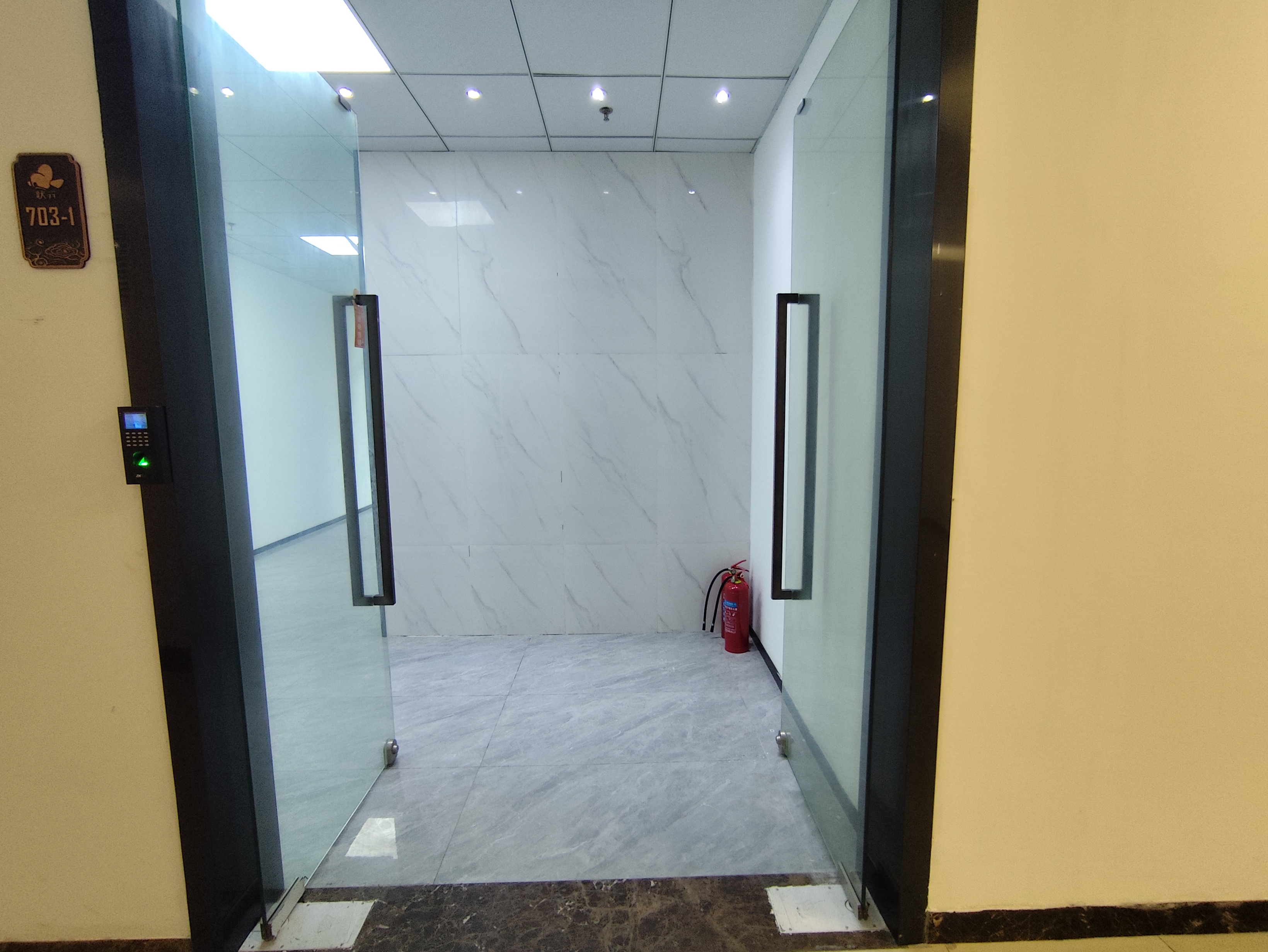 软件园三期C区 C03栋 703-1单元 128平 2隔间 朝南