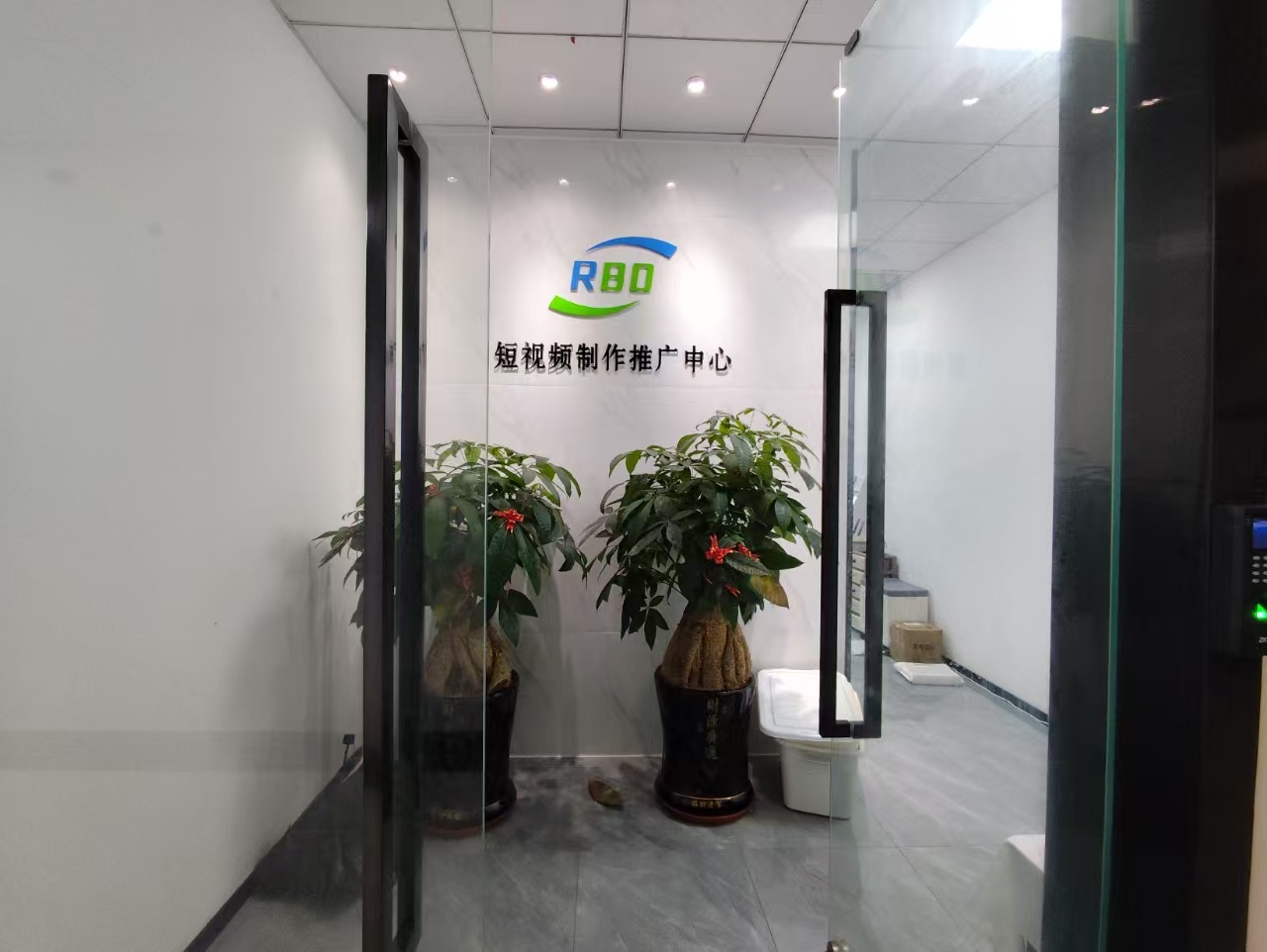 软件园三期C区 C07栋202-3单元  89平 1隔间  朝南