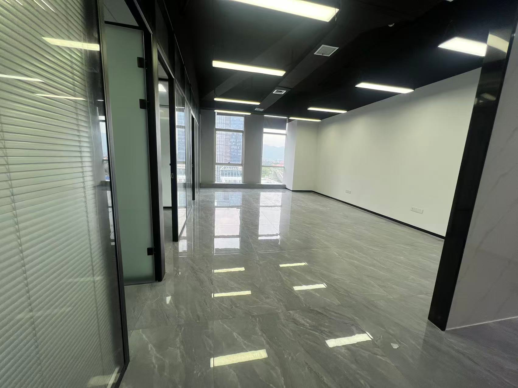 软件园三期C区 C07栋901-5单元  170平 3隔间 朝西