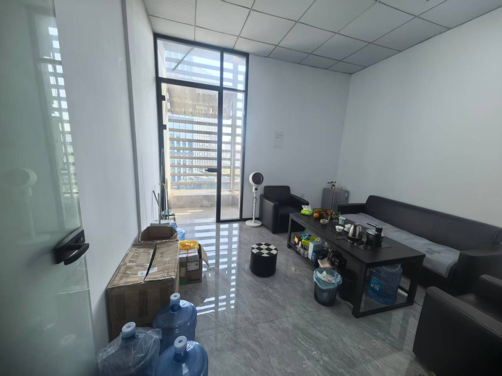 软件园三期C区 C03栋 703-8单元 72平 1隔间 朝东