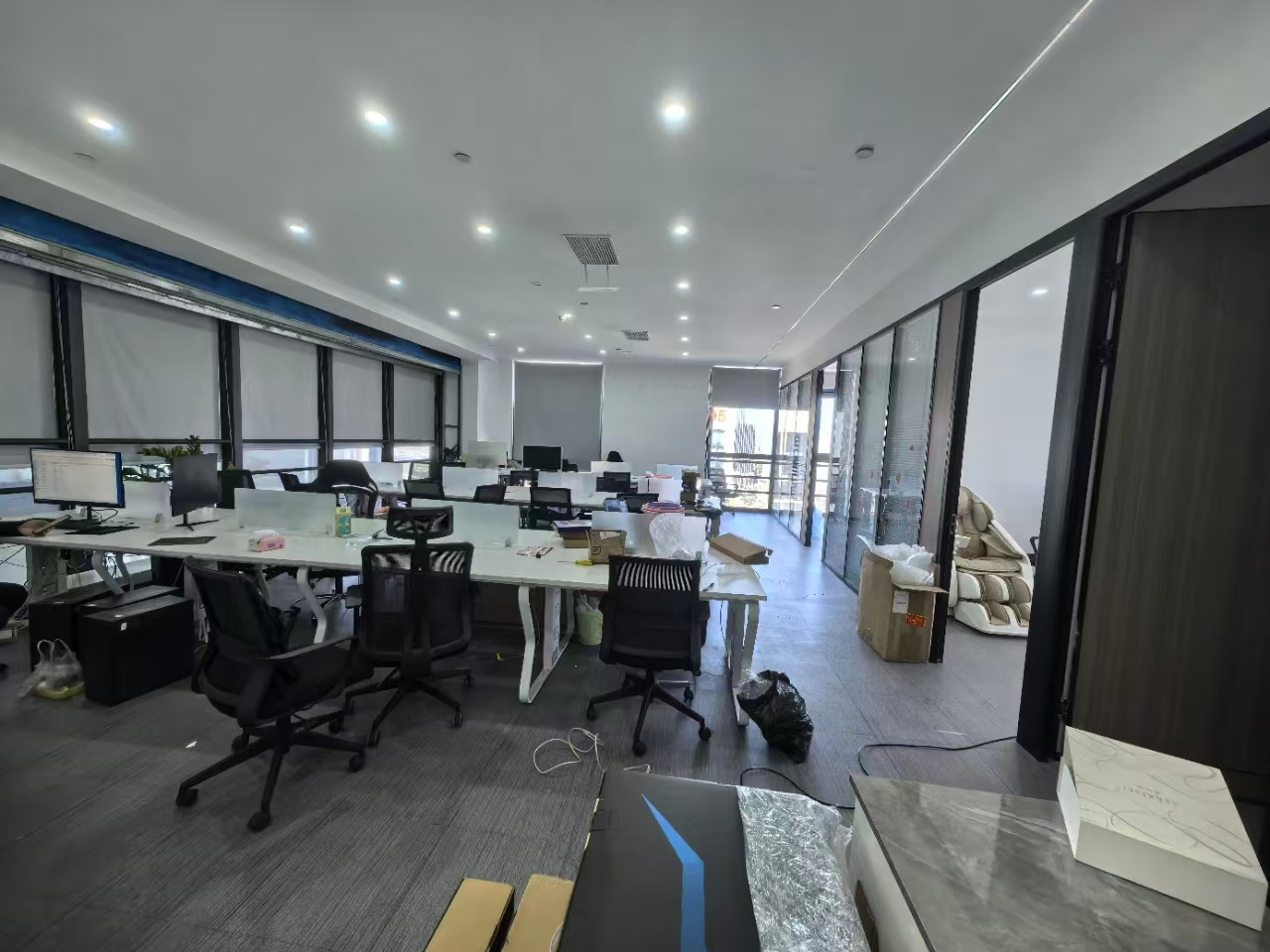 软件园三期A区  A02栋 1802-1单元  240平  3隔间  东北角